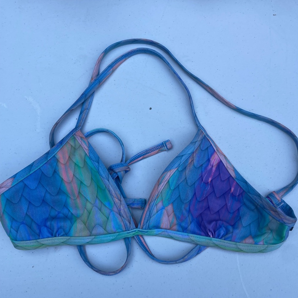 Jolyn triangle bikini top
Size small